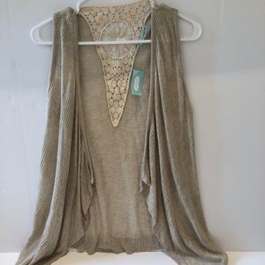 NWT Maurice’s size L best light beige